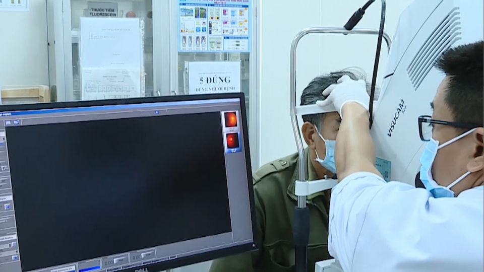 Ứng dụng phần mềm trí tuệ nhận tạo EyeDr để tầm soát bệnh glôcôm bằng chụp ảnh màu gai thị ở BV Mắt TP.HCM (Ảnh K.D).jpg
