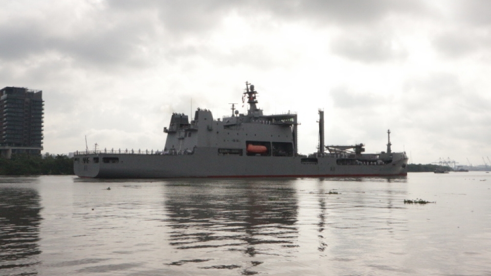 HMNZS Aotearoa of the Royal New Zealand Navy has docked at Saigon Port, Ho Chi Minh City, on September 24.jpg