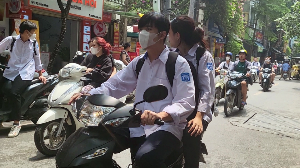 hoc_sinh_vi_pham_luat_giao_thong.jpg