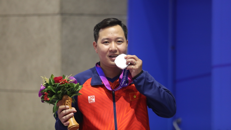 ngo_huu_vuong_ban_sung.jpg