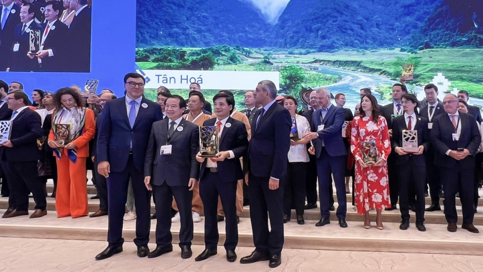 UNWTO vietnam village.jpg