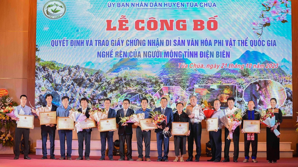 cong_nhan_nghe_ren.jpg