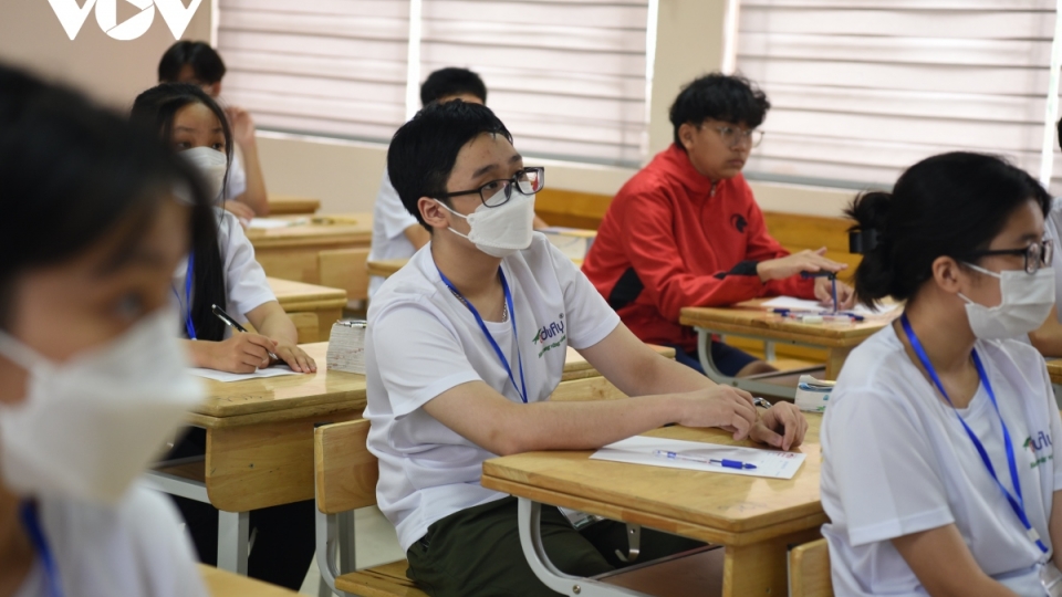 Phải làm rõ vì sao các trường thu tiền ngoài quy định