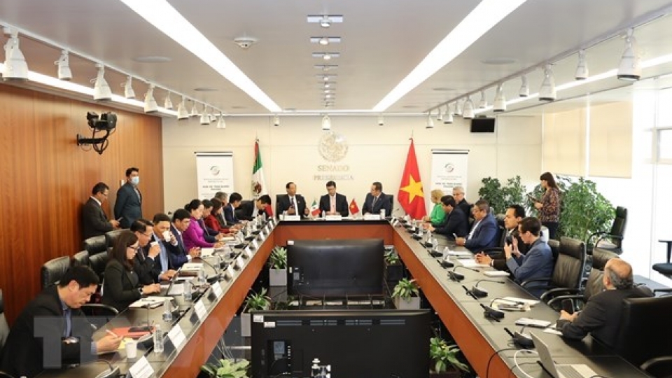 lam viec.jpg