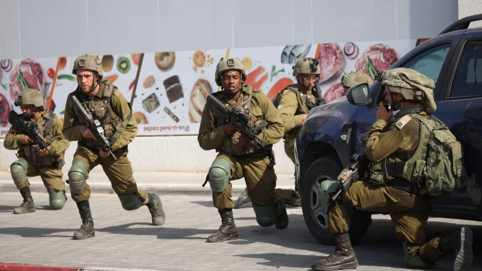 linh Israel trien khai o mien Nam sau khi Hamas tan cong, Hamas phong rocket 7-10-2023 -afp.jpg
