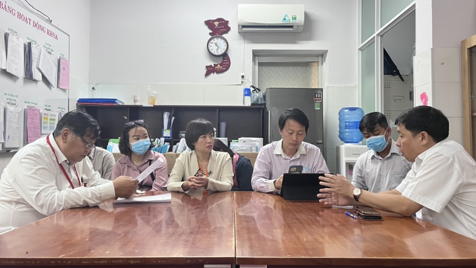 to_cong_tac_so_y_te_lam_viec_tai_benh_vien_le_van_thinh_ve_truong_hop_tu_vong_va_cac_truong_hop_con_lai_dang_dieu_tri_tai_benh_vien_anh_so_y_te_tp.hcm_.png