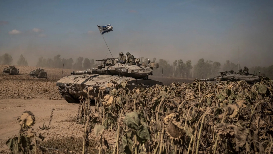 xe tang Israel o gan thanh pho Sderot giap Gaza, trong cuoc chien Israel Gaza 2014 -nytimes.jpg