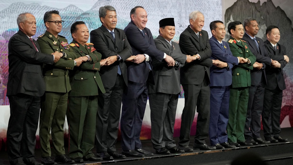 2023-11-15T043136Z_565936062_RC2FD4A3CBRQ_RTRMADP_3_ASEAN-DEFENCE.jpg