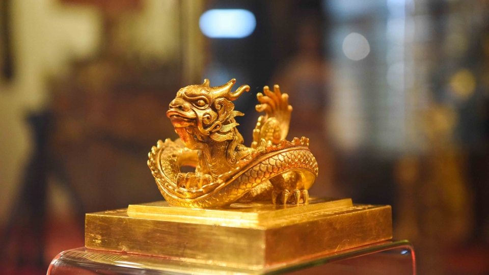 can_canh_an_vang_hoang_de_chi_bao_18.jpg