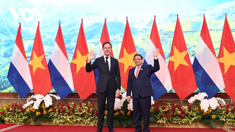 chinh ngoai1.jpg