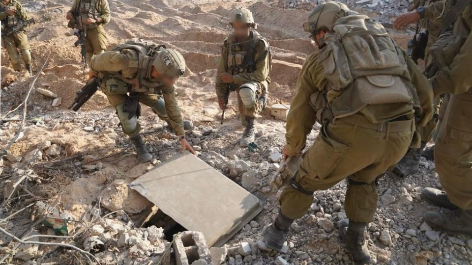 linh Israel kiem tra cua duong ham Hamas o Gaza -idf.jpg