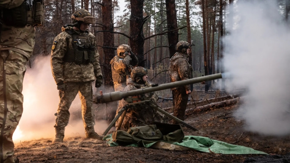 linh Ukraine ban sung o tinh Donetsk -nytimes.jpg