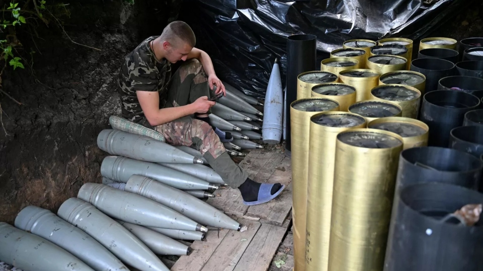 linh Ukraine, phao binh Ukraine, dan phao Ukraine, vo thuoc phong -afp.jpg