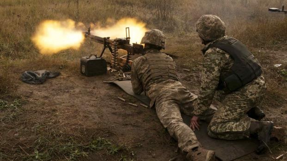 mil-ukraine-soldiers-train-machine-guns-1800.jpg