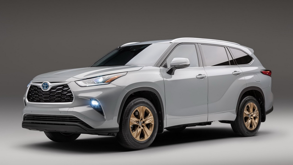2022_toyota_highlander_bronze_edition_1.jpg