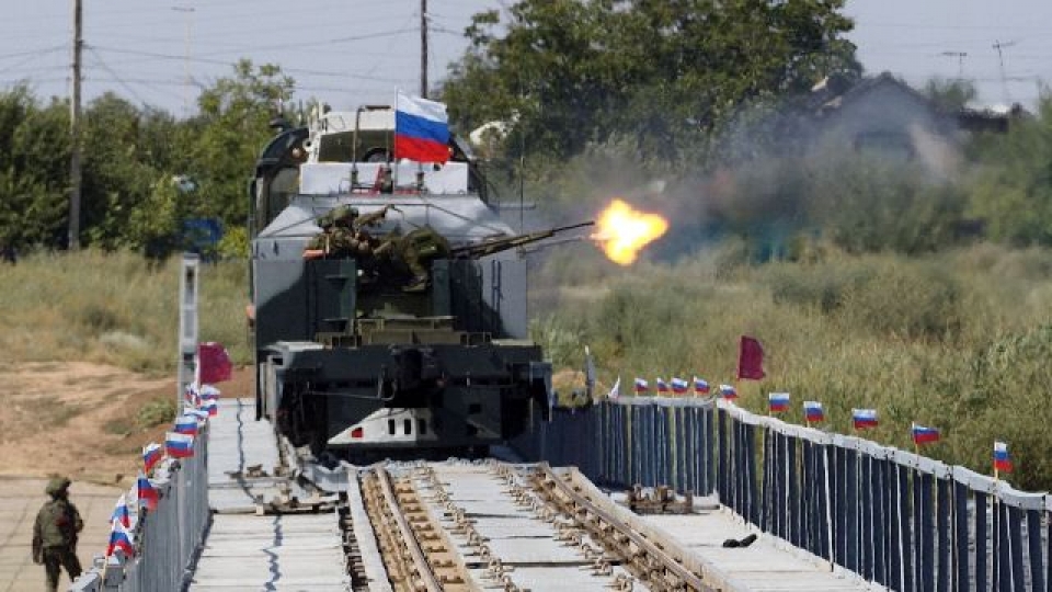 troops-of-the-russian-armored-train-train-behind-the-combat-zone-2.jpg