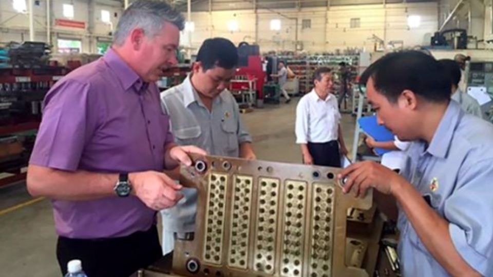 A foreign worker at Saigon hi-tech park.jpg