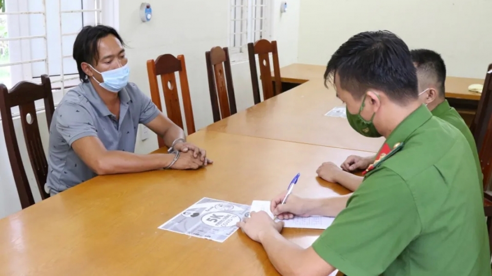 Cơ quan chức năng lấy lời khai Phan Sinh Thành trong vụ việc vụ án cố ý gây thương tích và cưỡng đoạt tài sản xảy ra ngày 11_8_2021.jpg