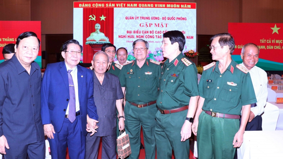 buoi_gap_mat_duoc_to_chuc_hang_nam_nham_the_hien_su_quan_tam_cua_dang_nha_nuoc_quan_doi_doi_voi_cac_the_he_can_bo_di_truoc_anh_x.k.jpg