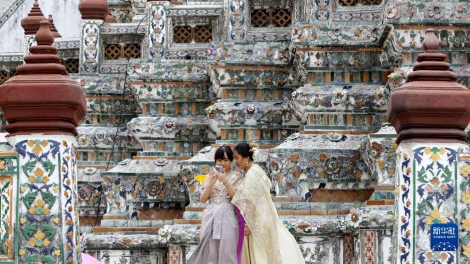 du_khach_tham_quan_tai_bang_coc_thai_lan._anh_tan_hoa_xa.png