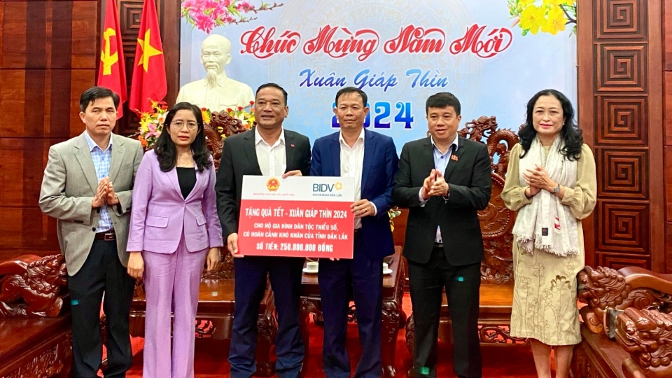 tang_qua_tet.jpg