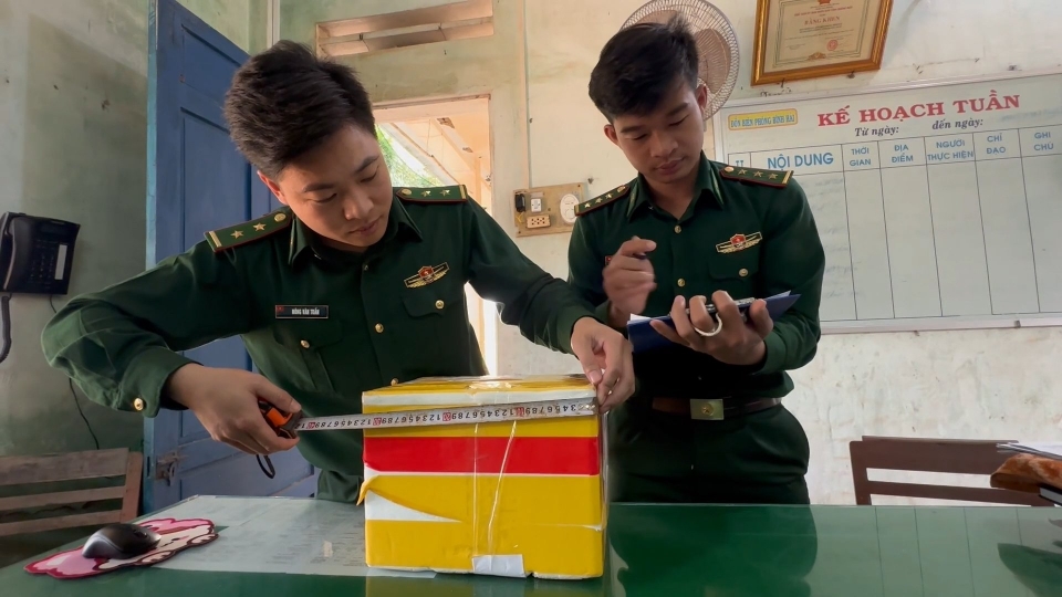 thung_hang_duoc_phat_hien.jpg