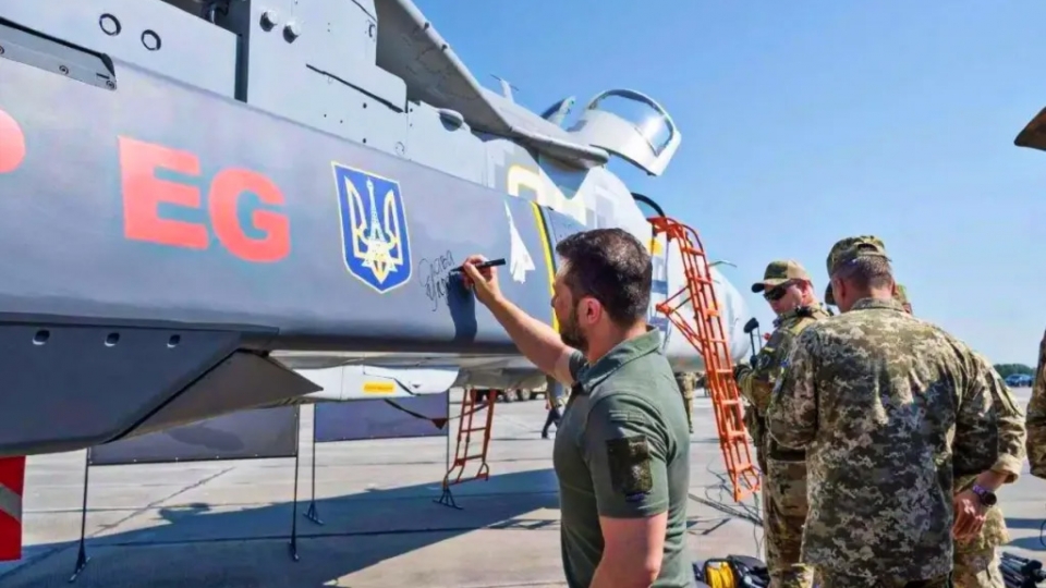 zelensky_ky_ten_len_ten_lua_scalp-eg.jpg