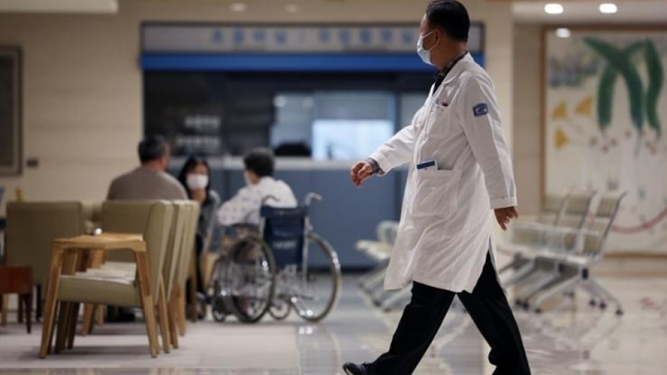 bac-sy-tai-mot-benh-vien-o-seoul-han-quoc-anh-yonhap-297.jpg