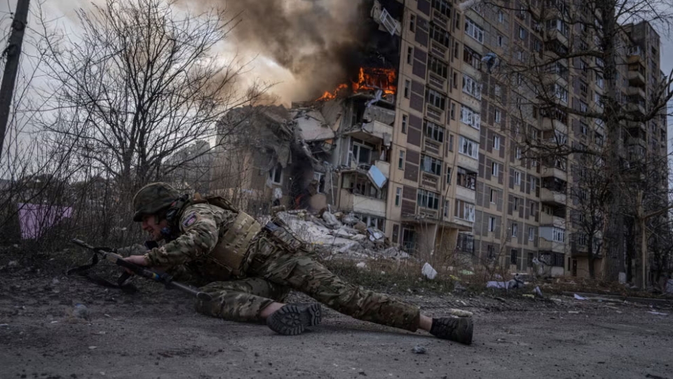binh si Ukraine lam nhiem vu o Avdiivka.jpg