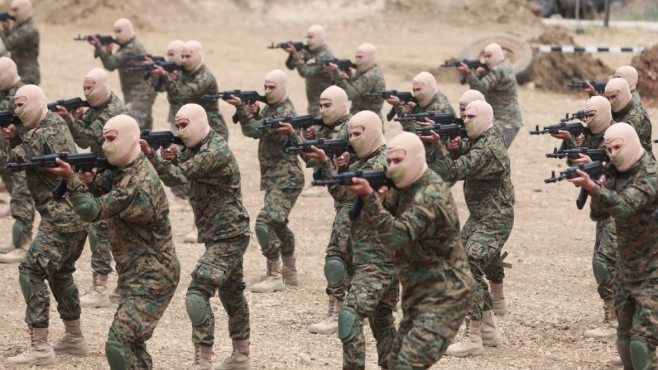 chien binh Hezbollah tap luyen quan su o Lebanon -reu.jpg