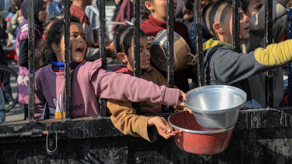 240116133830-02-food-relief-123123.jpg