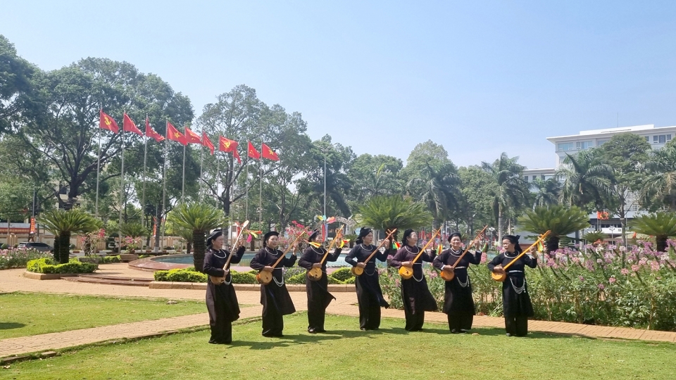 dieu_hat_then_diu_dat_va_tieng_dan_tinh_reo_rat_da_gop_them_sac_mau_van_hoa_co_truyen_o_dak_lak_cung_nhu_tay_nguyen.jpg