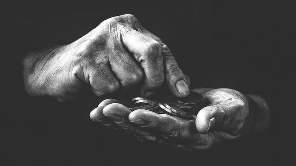 Chồng ăn chơi nợ nần lại còn bồ bịch, nên giữ hay buông bỏ?