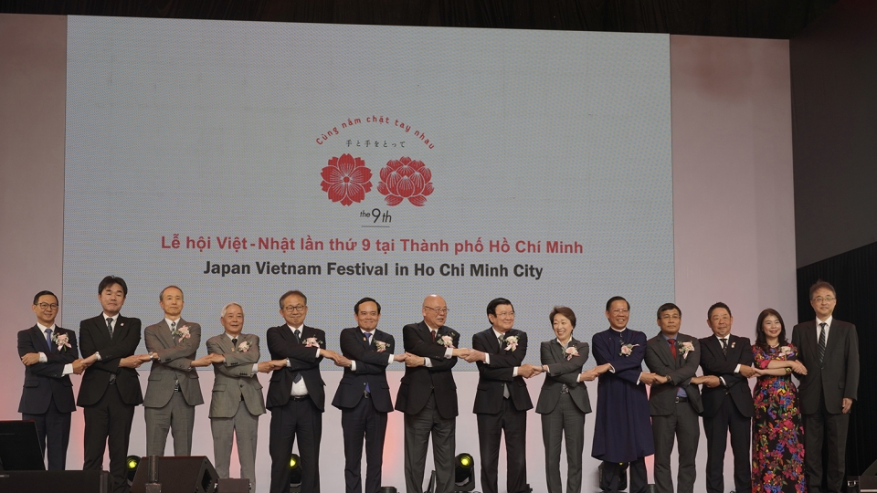 nghi_thuc_nam_tay_khai_mac_le_hoi_viet_nhat_lan_thu_9_tai_tp.hcmanh_vu_huong.jpeg