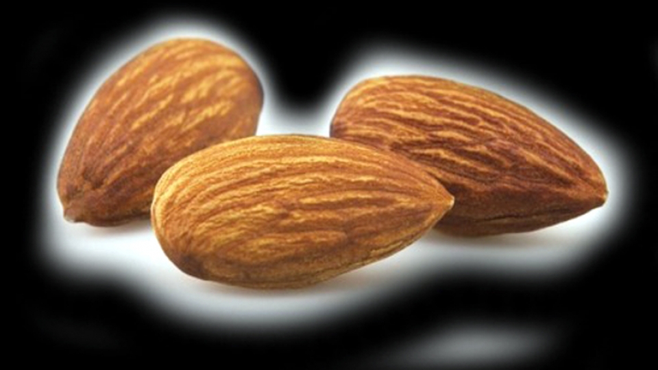 three-almonds_2x_aff1c747-28e0-4.jpg