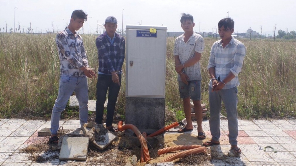 vov_cac_doi_tuong_mo_ta_lai_hanh_vi_trom_cap_thiet_bi_dien_tai_khu_do_thi_nam_tuy_hoa._anh_cong_an_thanh_pho_tuy_hoa_1.jpg