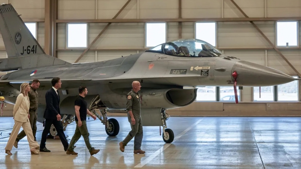 zekensky_f-16.jpg
