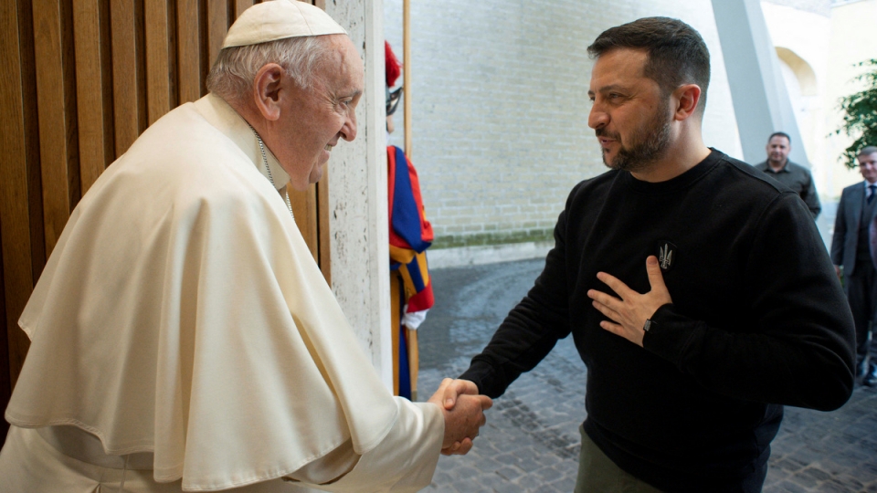 zelensky-pope-JPG-3923-1684020688.jpg