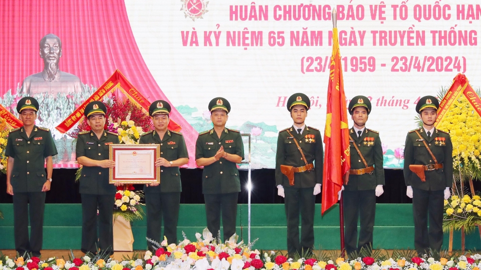 3-_tt_nguyen_anh_tuan_trao.jpg