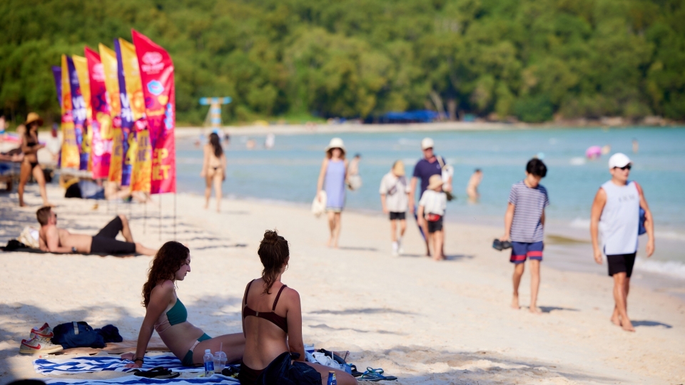 3khach-du-lich-phu-quoc.jpg