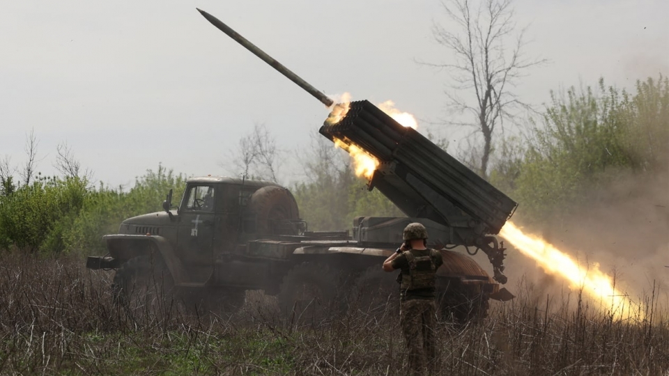 chien truong Ukraine, phao phan luc Ukraine, hoa luc Ukraine -afp.jpg