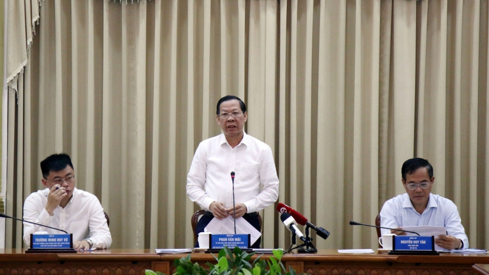 chu_tich_ubnd_tphcm_phan_van_mai_phat_bieu_anh_ha_an.jpg