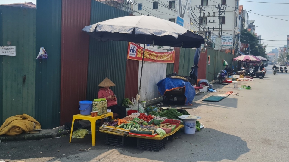 tieu_thuong_buon_ban_o_bac_ninh_nay_day_mai_do_vi_khong_co_cho_3.jpg