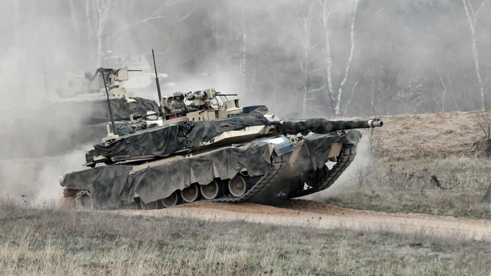 xe tang Abrams tren thao truong Ba Lan 2022 -epa.jpg