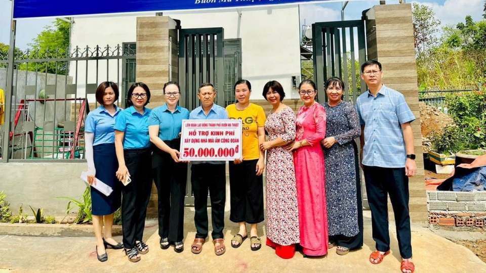 Anh Trần Đình Thu nhận kinh phí xây dựng_.jpg