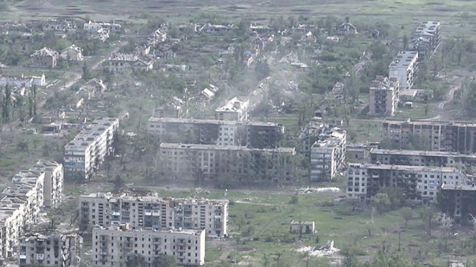 Chasov Yar hoang tan, 7 -canh sat tuan tra Ukraine.jpg