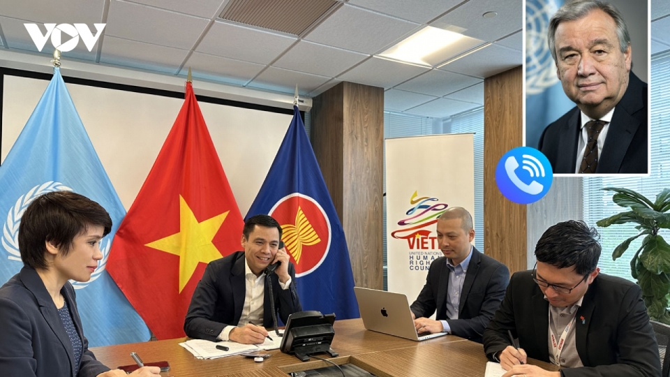 Dang Hoang Giang makes a phone call to UN Secretary General Antonio Guterres 1.jpg