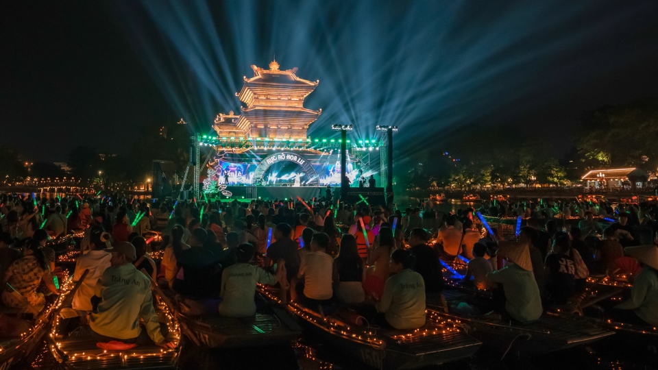 du-lich-ninh-binh-pho-co-hoa-lu.jpg