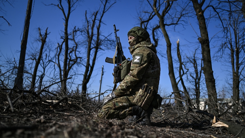 linh Nga cam sung tren chien truong Ukraine -sputnik.jpg