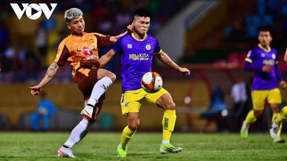 vi the trai nguoc cua hagl va ha noi fc o dt viet nam.jpg